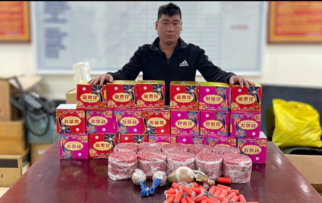 Công an huyện Tiên Lãng liên tiếp bắt giữ 02 vụ liên quan pháo và vũ khí